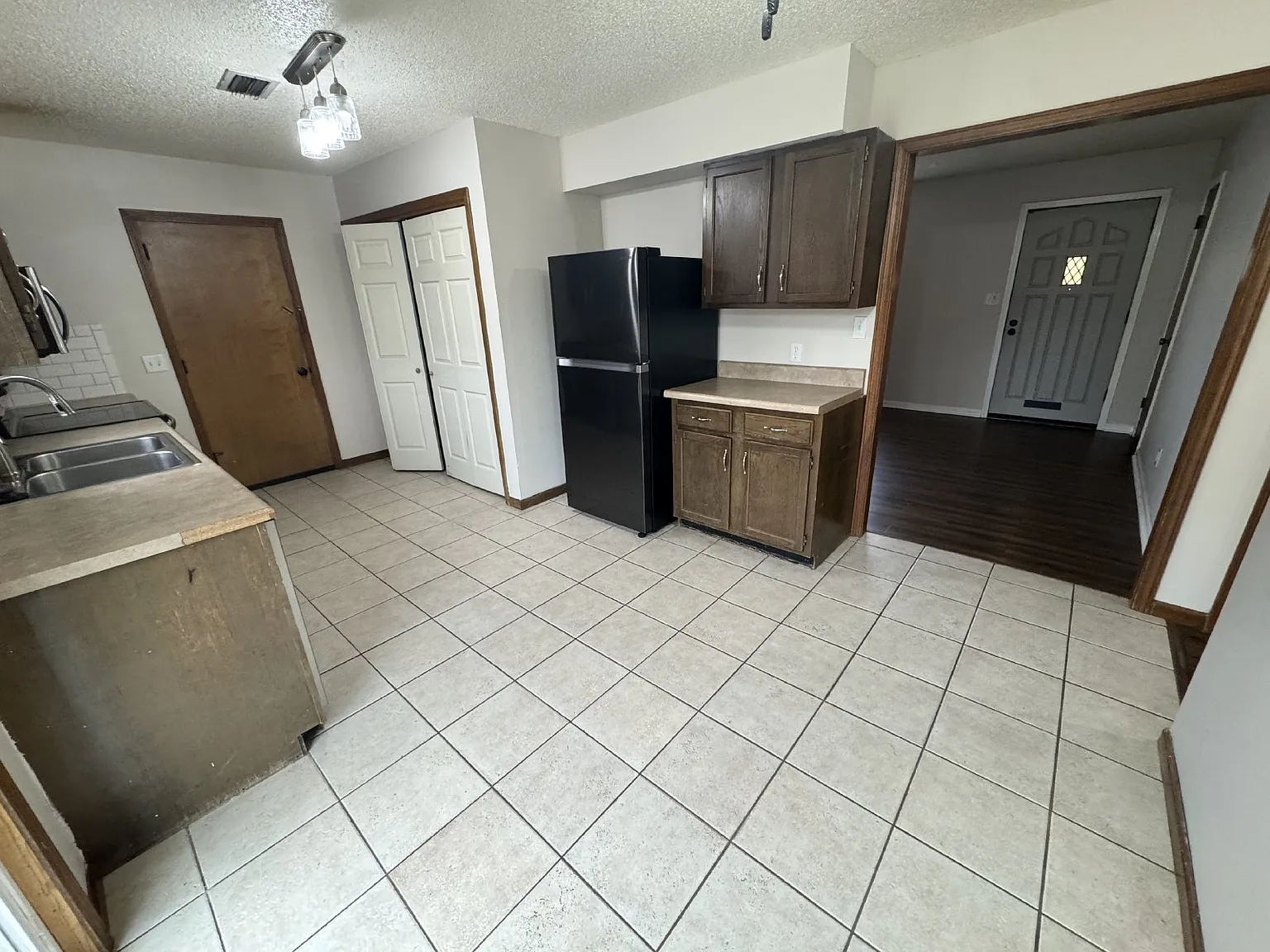 2 bed, 1.0 bath, 864 sqft, $995 — Photo 3