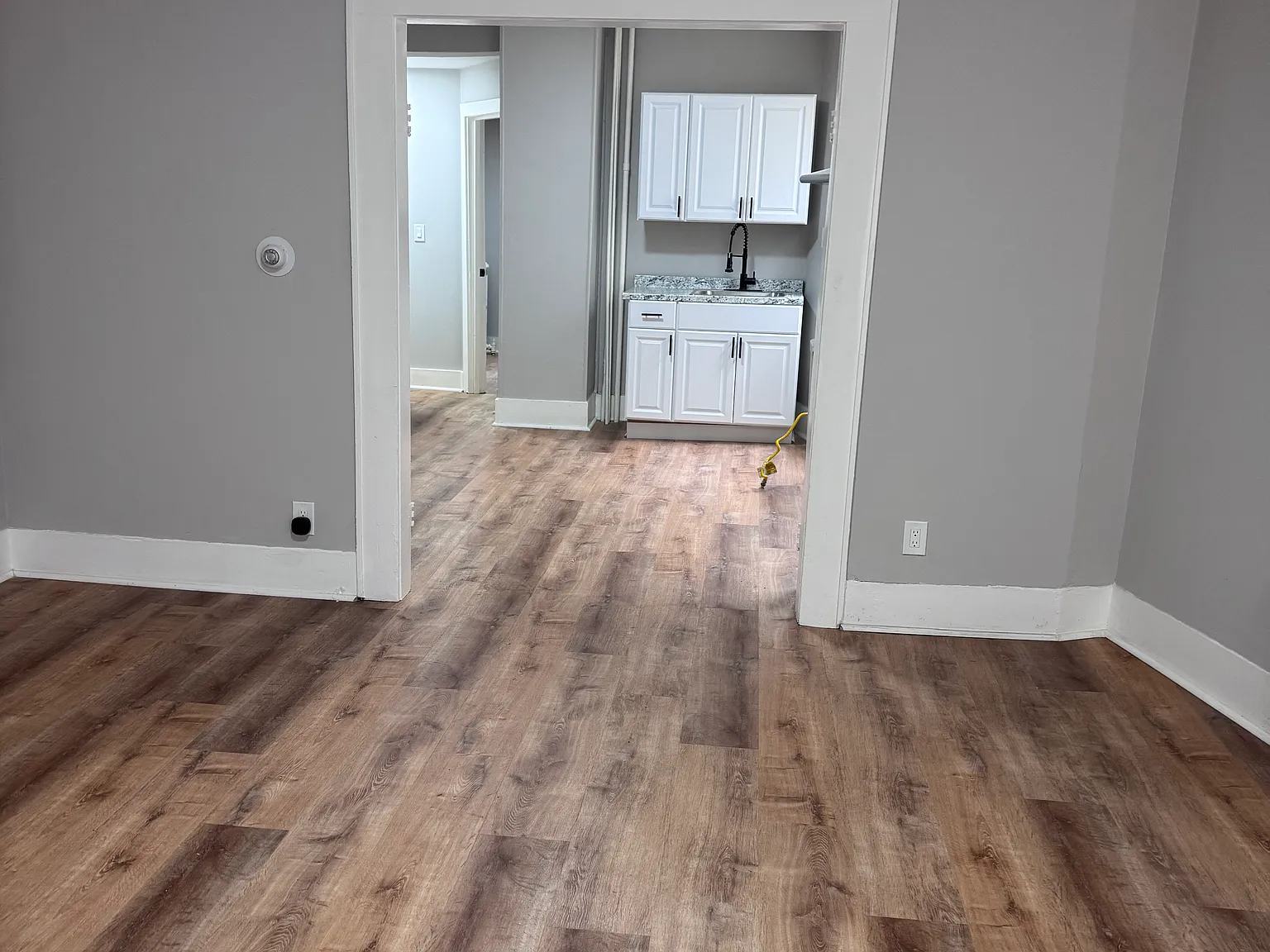 3 bed, 1100 sqft, $1,700 — Photo 3