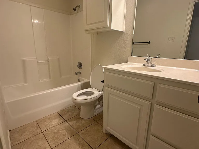 6133 72nd Pl #B — Photo 17
