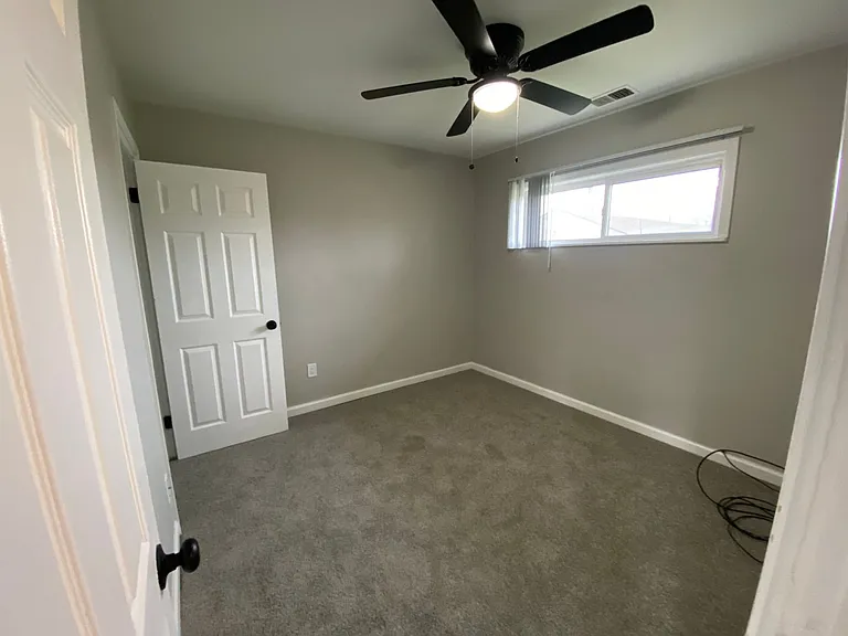 Ranch Apartment Homes in Great Troy Location — Photo 39