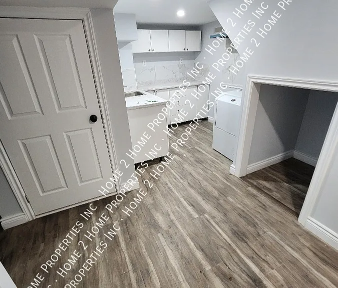 1182 Howard Ave — Photo 1