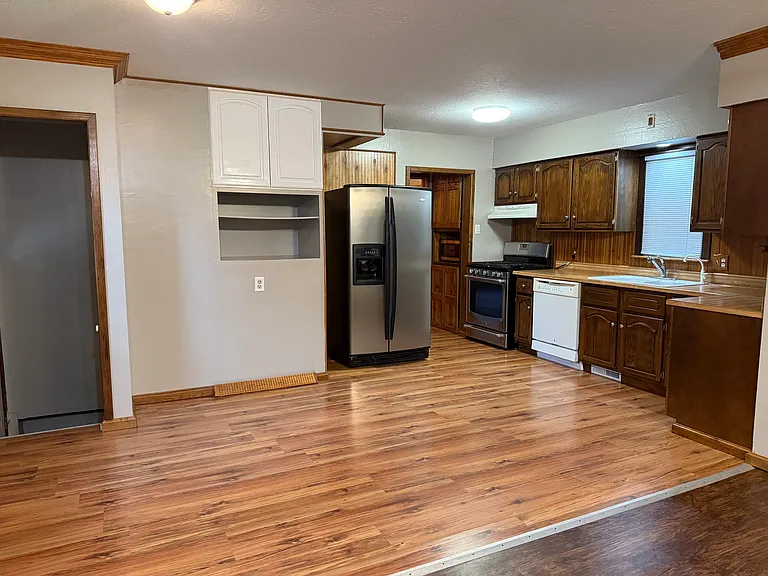 2557 S Cedar St — Photo 6