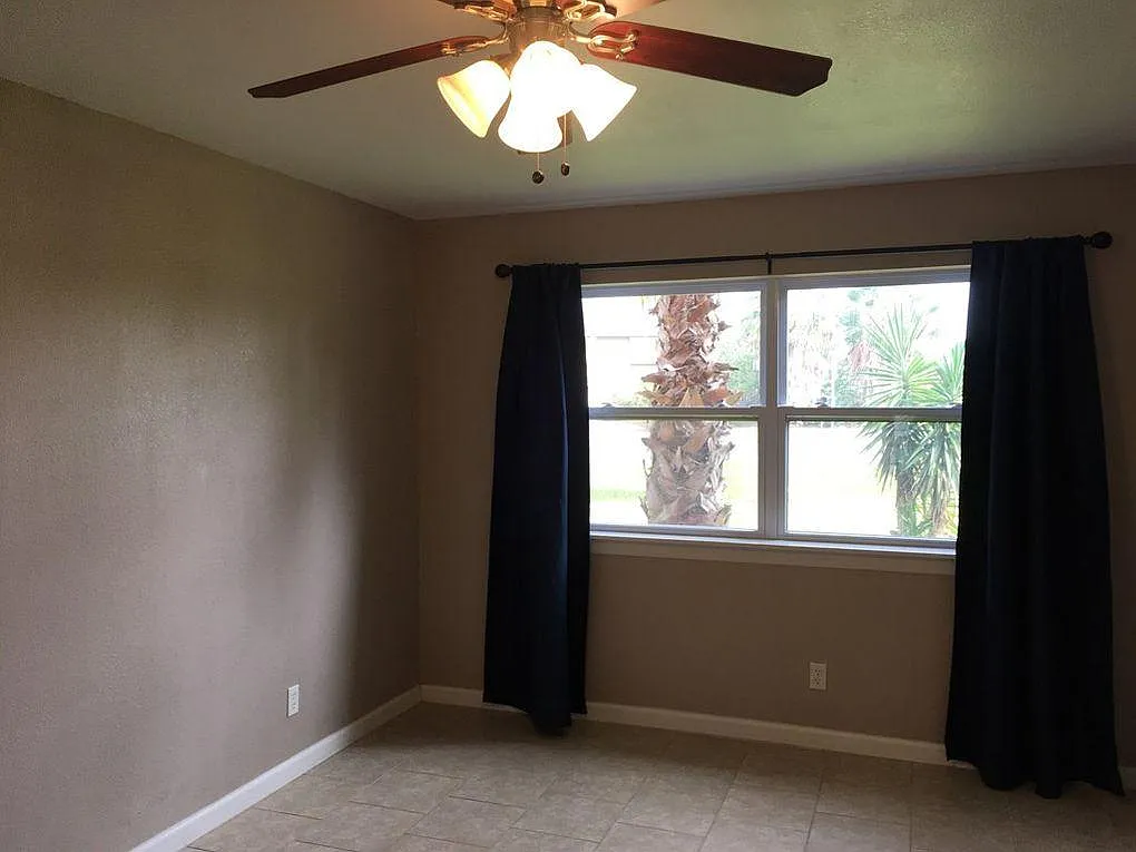 2 bed, 1.5 bath, 920 sqft, $1,350 — Photo 4