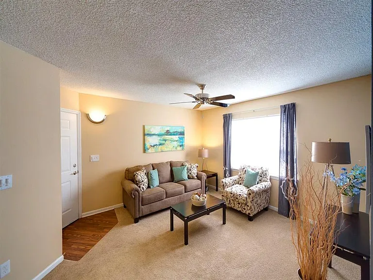 Holly Cove Apartments — Photo 11