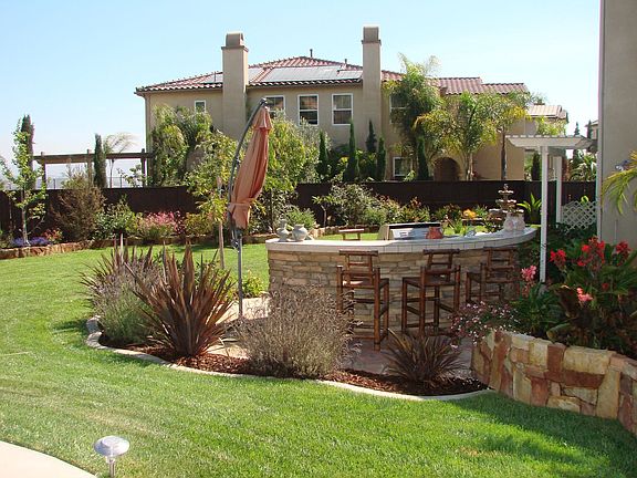 BBQ - Side yard