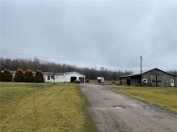 9449 Babbitt Rd, Cranesville, PA 16410