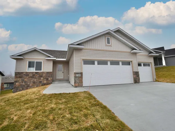 700 Strafford Dr, Zumbrota, MN 55992