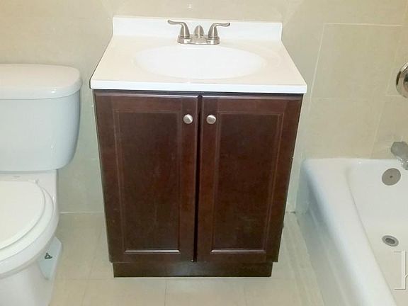 5th image of 246 E 71st St APT 1D
