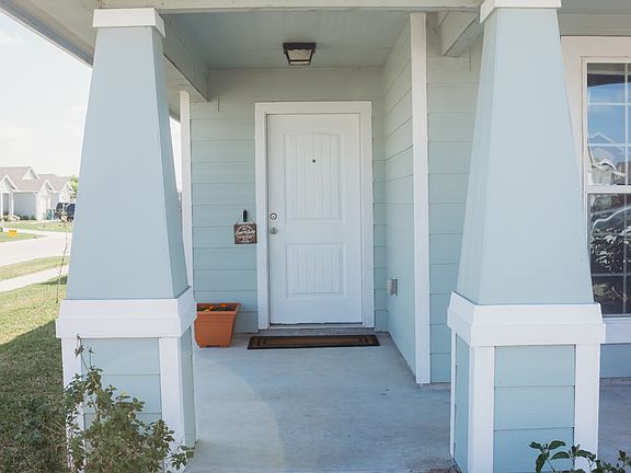 2nd image of 7433 Russ Ln