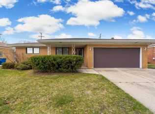 27912 Denmar Dr, Warren, MI 48093