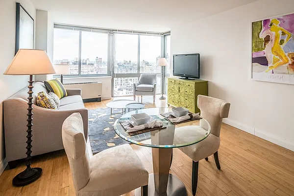 Rented by Greystar | media 5