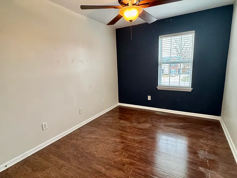 2506 B Bluff View Ct #B — Photo 4