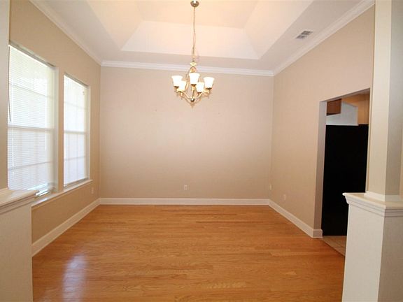 3rd image of 5425 Calder Dr