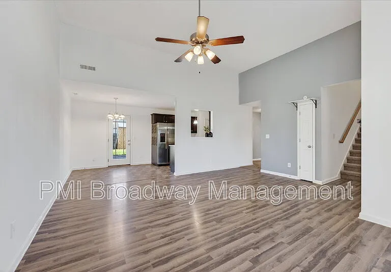 837 Shelton Cir — Photo 15