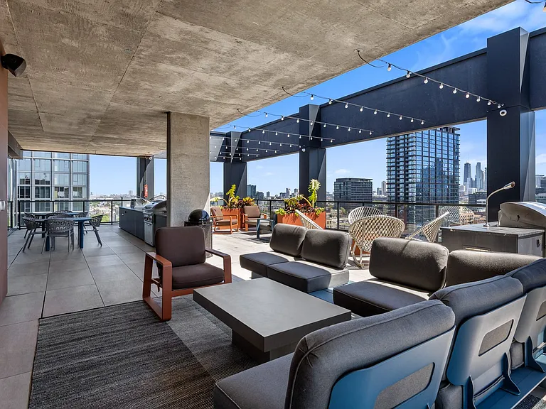 Rooftop Lounge at The Mason Apartments in Chicago, IL 60607