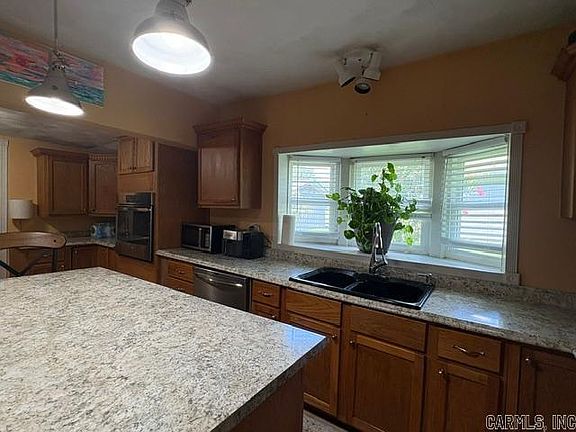 5th image of 1112 E Avenue H St