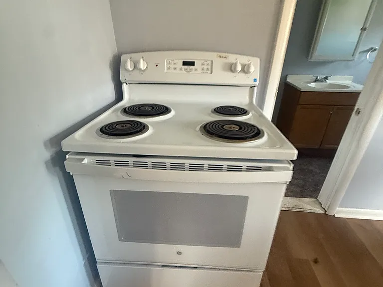 1510 Washburn St #R — Photo 7
