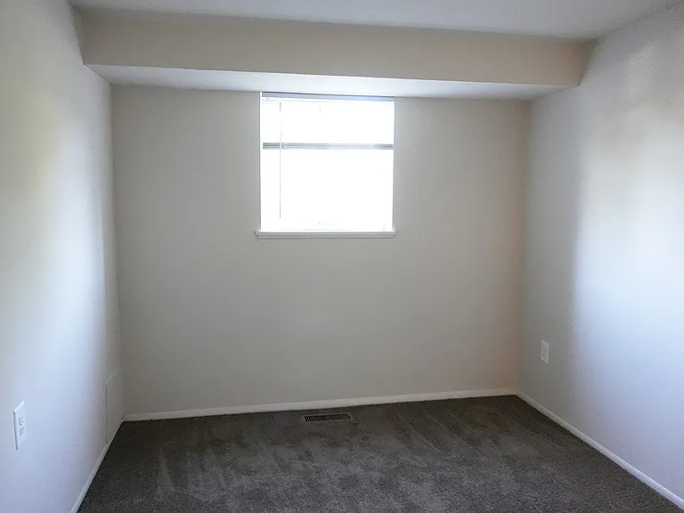 Edmondson Park Apartments — Photo 19