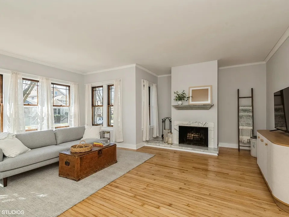 5003 N Hamlin Ave