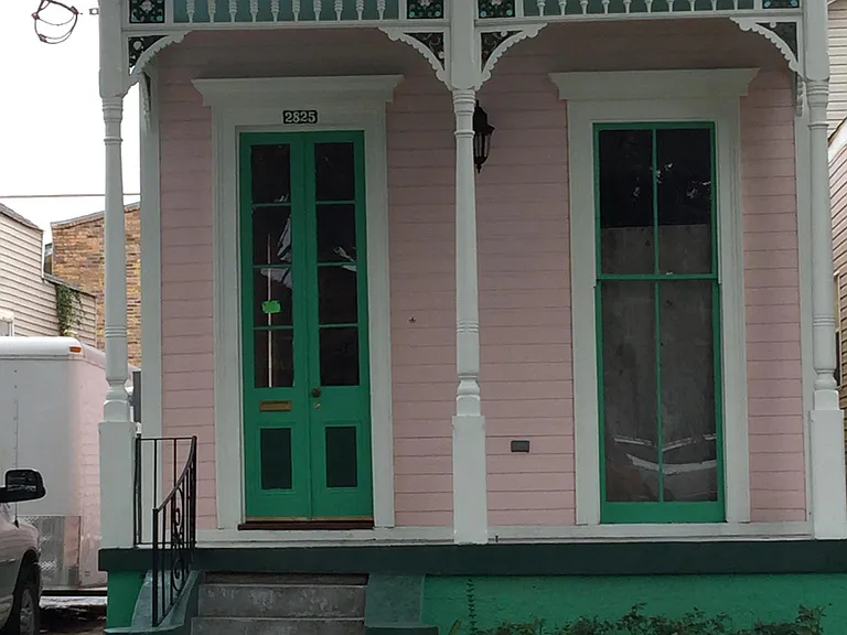 2827 Banks St — Photo 1
