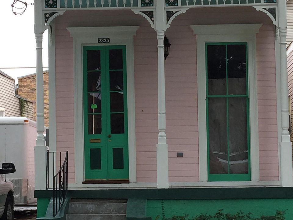 1st image of 2827 Banks St
