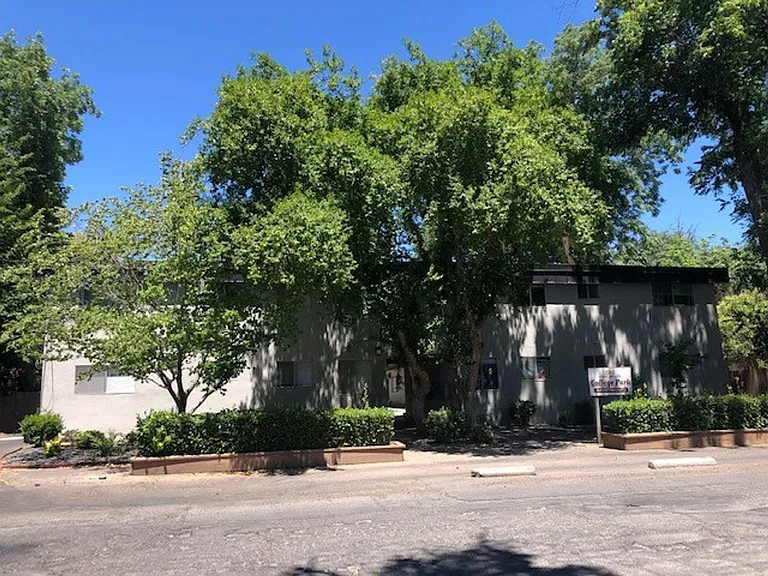 626 W 1st Ave — Photo 9