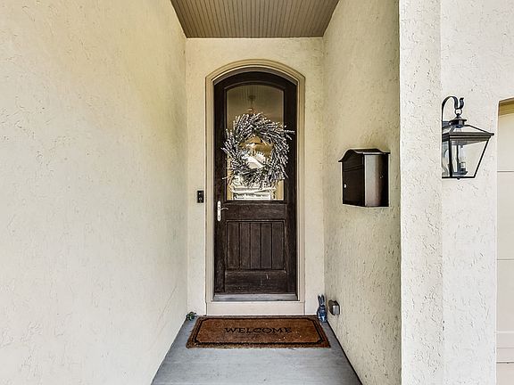 2nd image of 517 Buckingham Pl