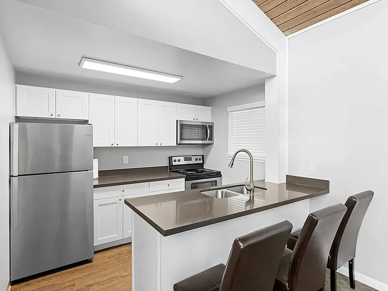 Meridian West Apartments — Photo 14