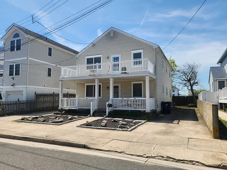 106-108 N Dudley Ave #1 — Photo 1