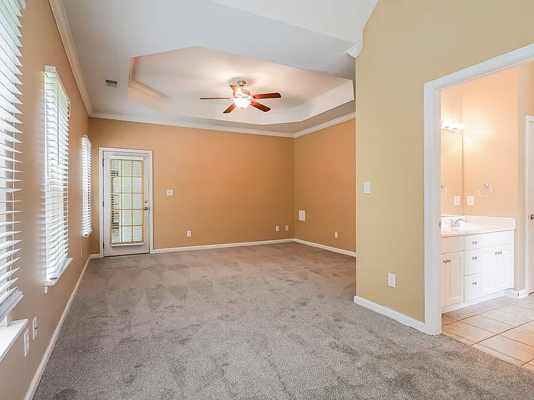 725 Claiborne St — Photo 11
