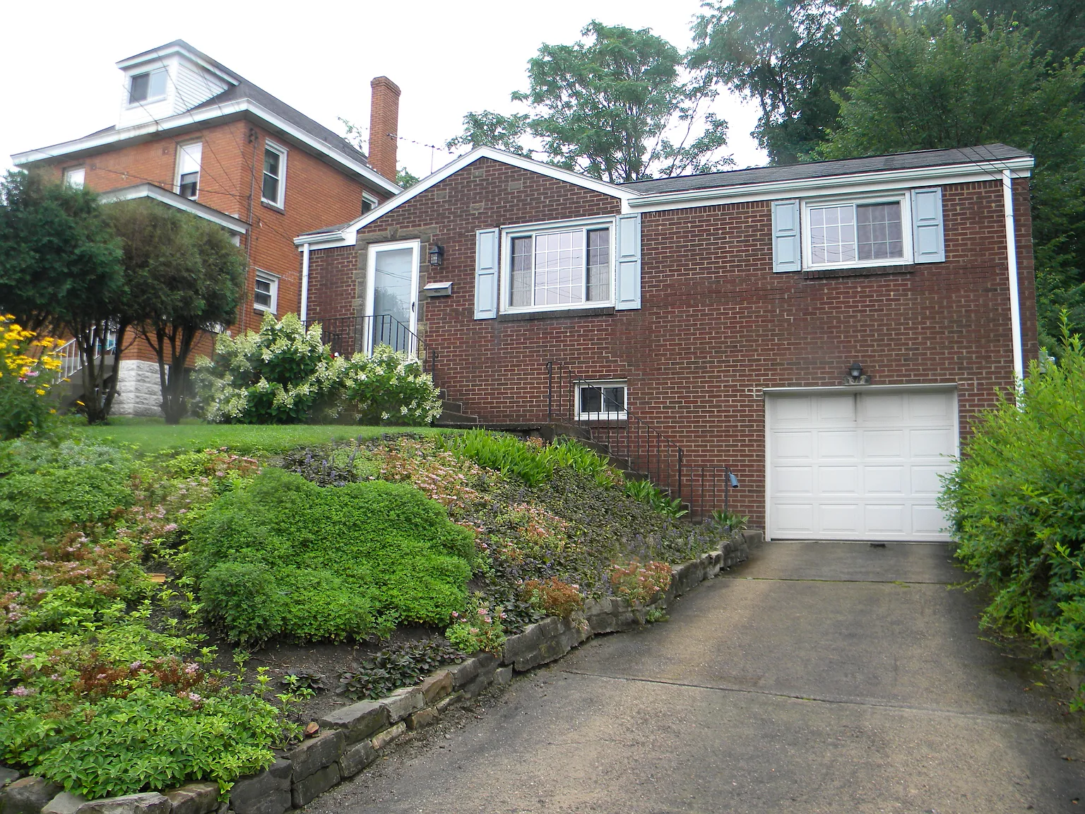 672 Frayne St photo 1