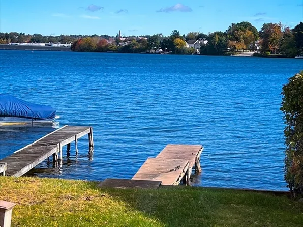 12 Sears Island Dr, Worcester, MA 01606