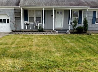 211 Illinois Ave, Medford, NY 11763