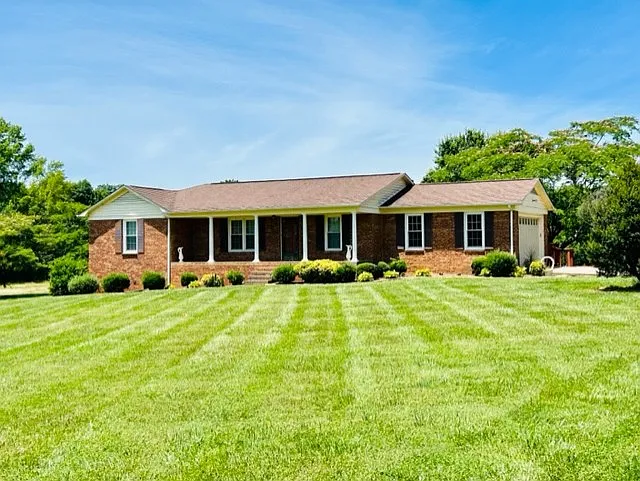 3 bed, 1775 sqft, $2,700 — Photo 2