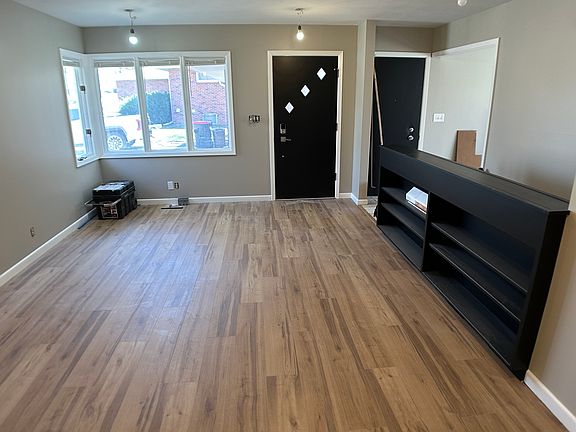 3rd image of 205 Lakewood Dr #205