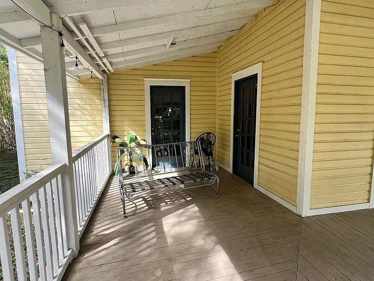 523 W Oak St — Photo 17