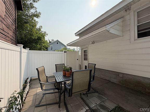 5th image of 14 Pleasant Ave