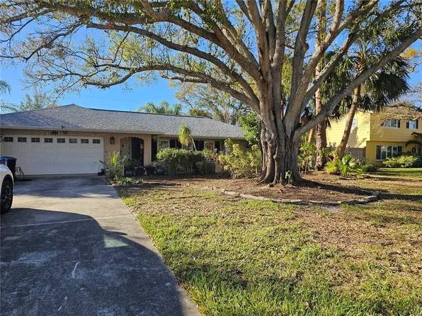 5230 Venetian Blvd NE, Saint Petersburg, FL 33703