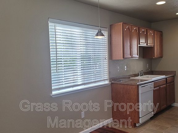2nd image of 305 N School St APT C