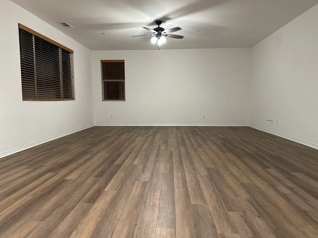 4 bed, 3.0 bath, 2700 sqft, $3,400 — Photo 3