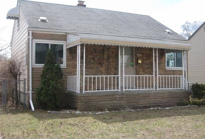 1st image of 923 W Farnum Ave