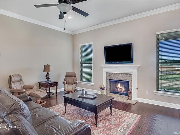 3rd image of 228 Danielle Dr