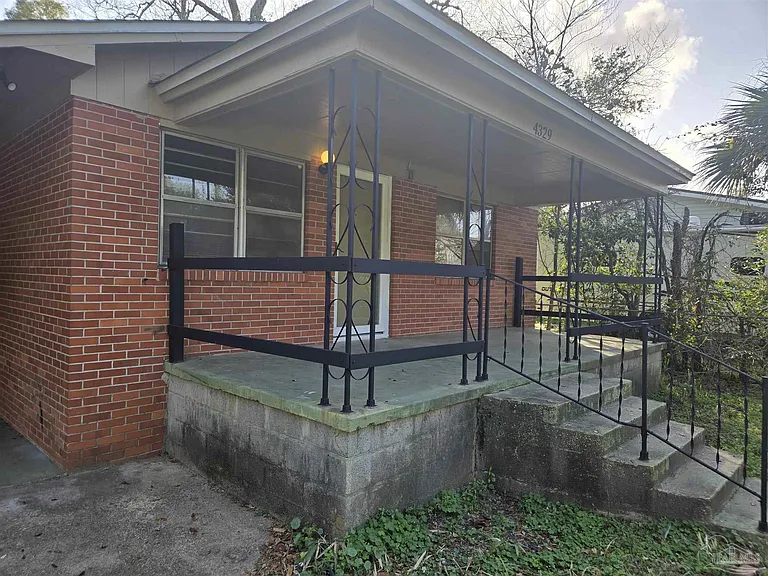 4329 Martha St — Photo 3