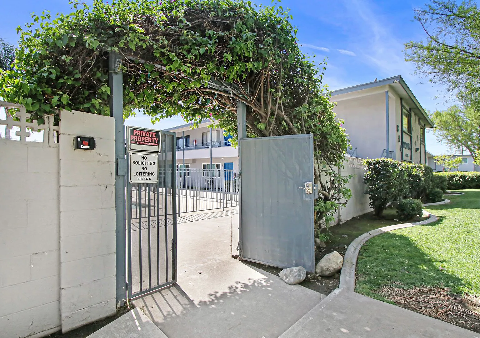 854-856 Orchid Ct. — Photo 3