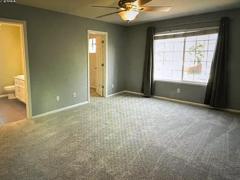 Second-floor main bedroom with walk-in closet and 5-piece bathroom