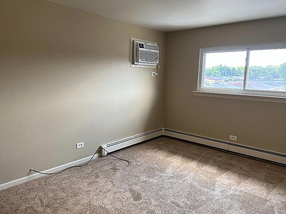 5th image of 1811 Memorial Dr APT 2E