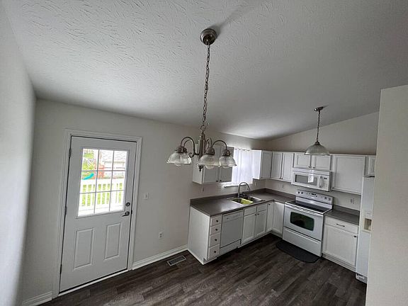 4th image of 579 Astoria Ct