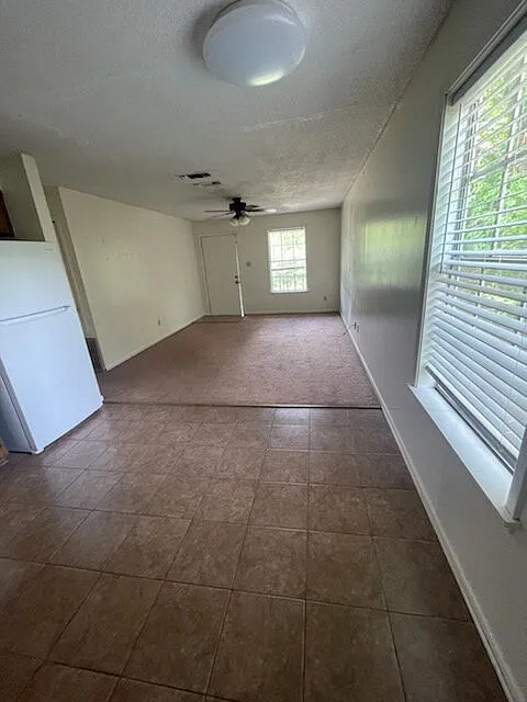 2 bed, 1.0 bath, 700 sqft, $500 — Photo 2