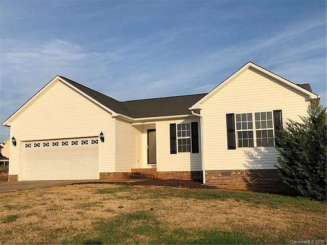 1st image of 303 Walkers Ridge Dr