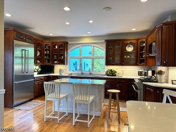 3rd image of 2 Glencree Ln